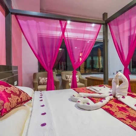 1 Bedroom With Private Pool Vilă *