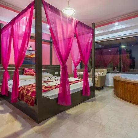 1 Bedroom With Private Pool Vilă