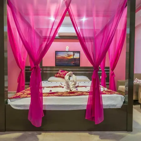 1 Bedroom With Private Pool *